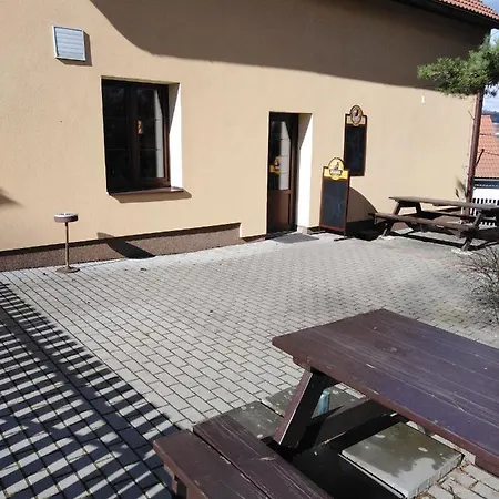 U Kostela Pensionat Nalzovice